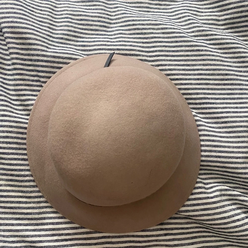 NWT tan felt hat with dark brown tie! ADJUSTABLE!
